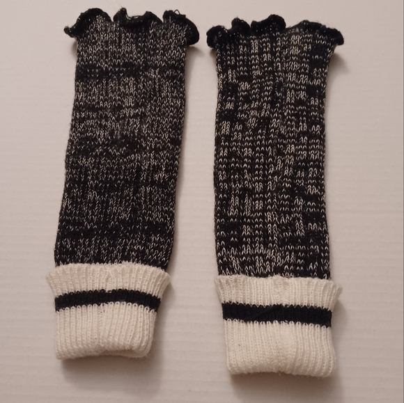 4/$30 Black & White Knit Leg Warmers - Small - Picture 2 of 4